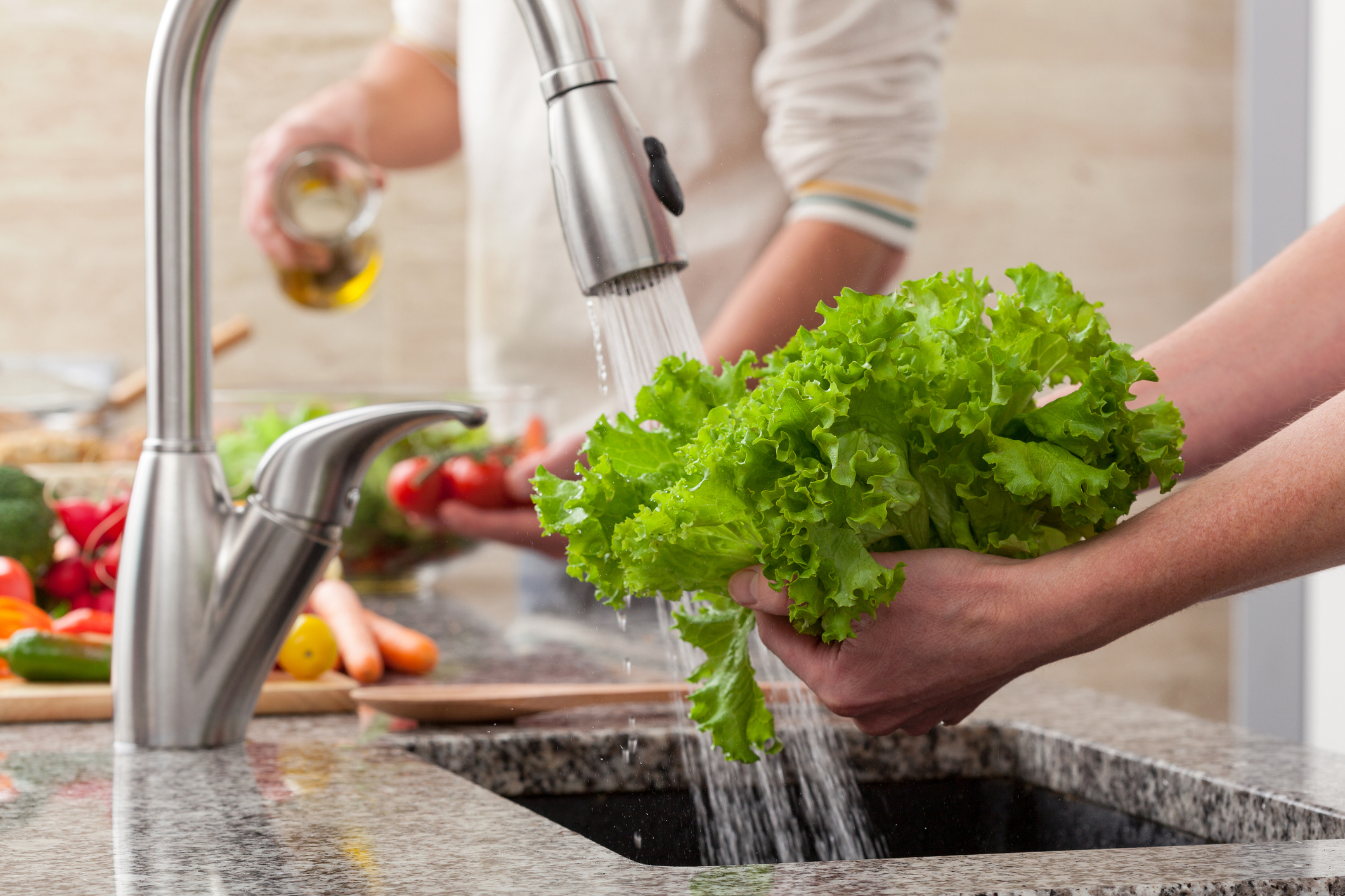Os cuidados com a saúde também envolvem o processo de higienização das verduras, frutas e legumes é uma etapa muito importante para isso.