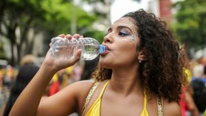 Dicas para curtir o Carnaval 2026 com saúde e equilíbrio